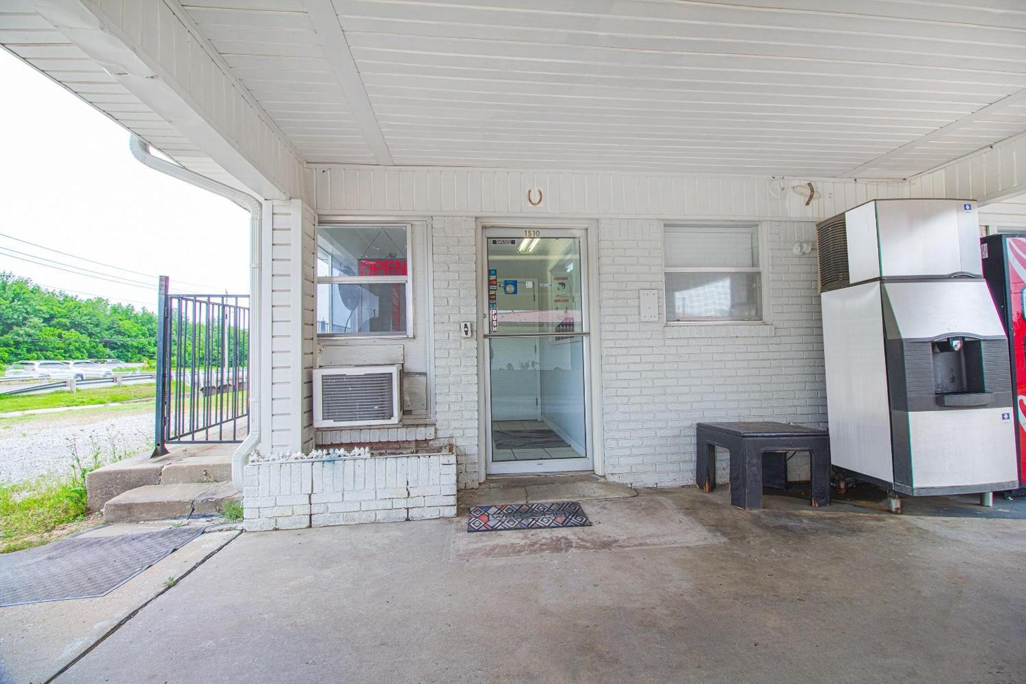 Oyo Hotel Mcalester Ok S Main St Экстерьер фото
