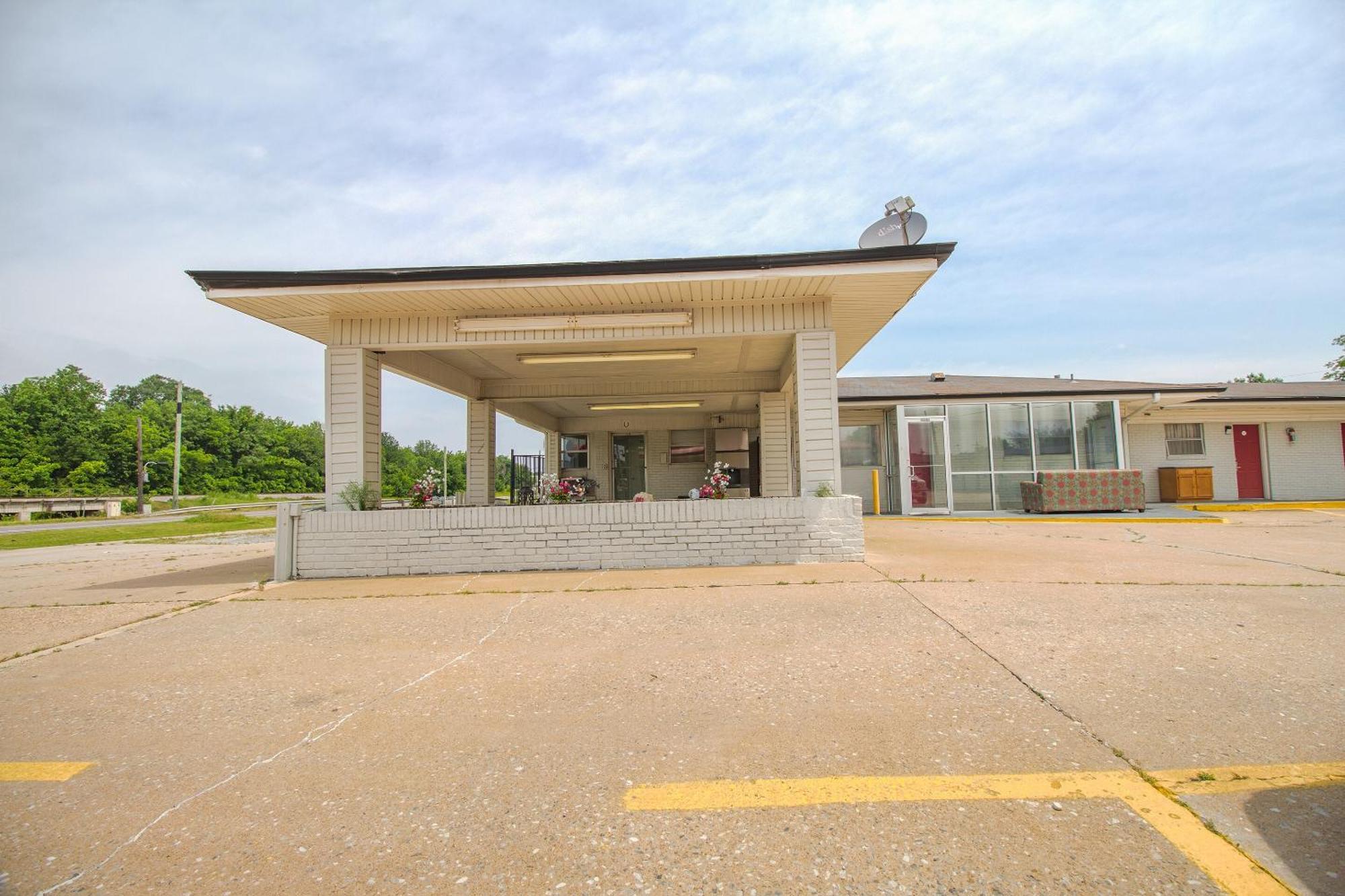Oyo Hotel Mcalester Ok S Main St Экстерьер фото
